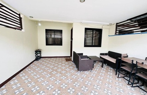 Lipa House | Casa Mercado IV is a cosy 2 storey furnished family-friendly house.n