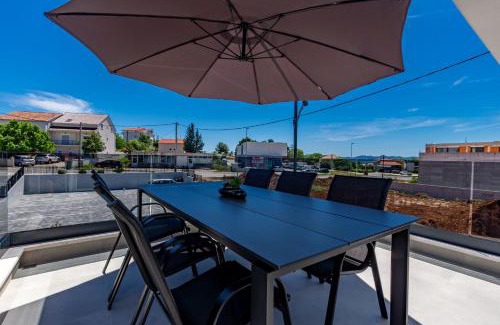 Crno Apartment | Casa MiA Apartments with parking