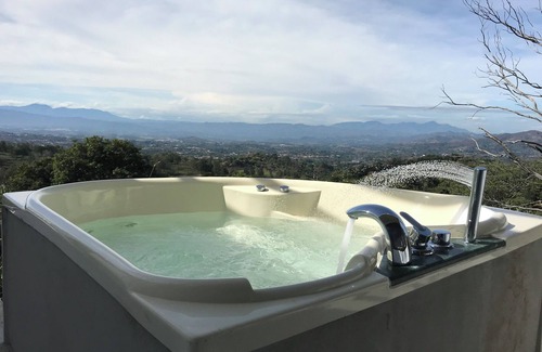 Poas Volcano National Park Apartment | Casa Mirador Jacuzzi Family Friends (pet friendly)