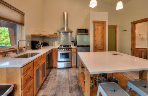 Moab Cabin | Casa Moab Casita #4 * In Town Walk to Stores * Outdoor Sauna * 5 Casitas