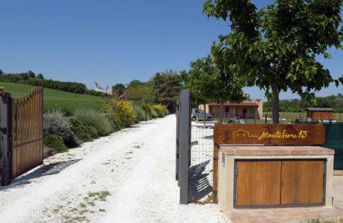 Monsano Apartment | Casa Montefiore 13 Girasoli LT nella tranquilla campagna Marchigiana