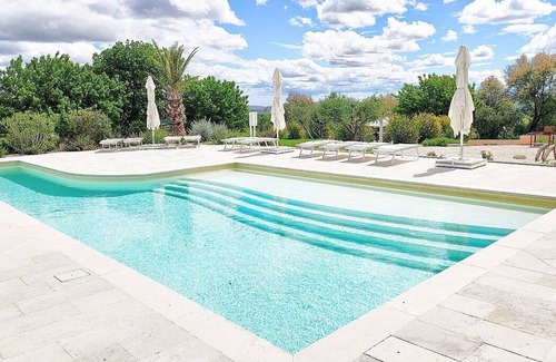 Monsano House | Casa Mortella B: A graceful apartment that is part of an ancient manor house, with Free WI-FI.