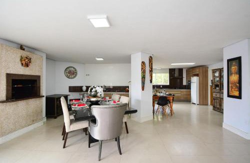 Barra da Lagoa House | Casa na Barra da Lagoa a 500 metros do Mar - LDI003