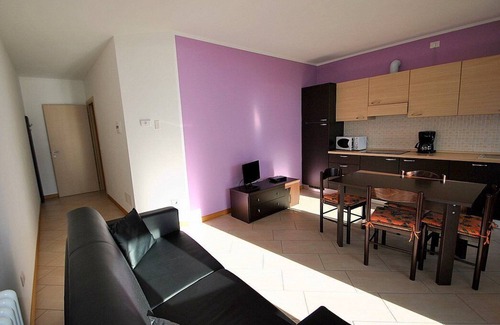 Vercana House | Casa Osmanto B: A cozy and welcoming apartment situated at a short distance from the shores of Lake Como, with Free WI-FI.