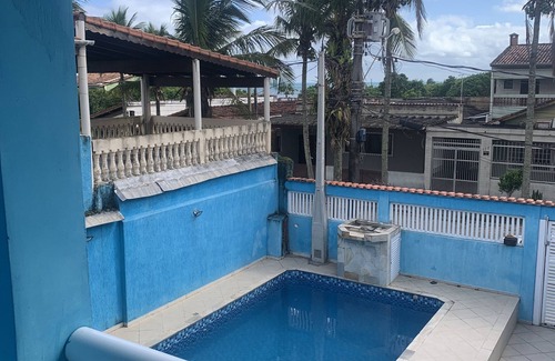 Itanhaem House | Casa pé na Areia a 50m do mar Piscina Grande, Casa Para Famílias até 20 Pessoas