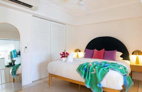 Port Douglas Apartment | CASA PAPAYA Adults Only Apartment