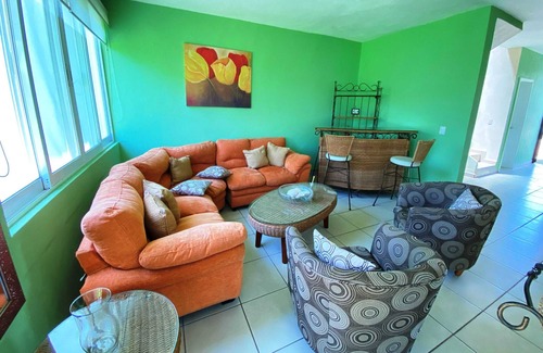 Valle Dorado House | Casa para 6 con Alberca Compartida LVA41