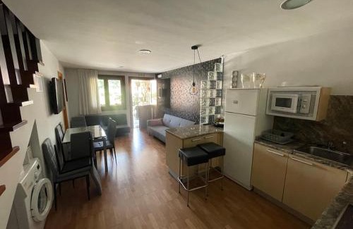 Entrambasaguas House | Casa pareada rural Elechino