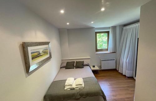 Entrambasaguas House | Casa pareada rural Elechino