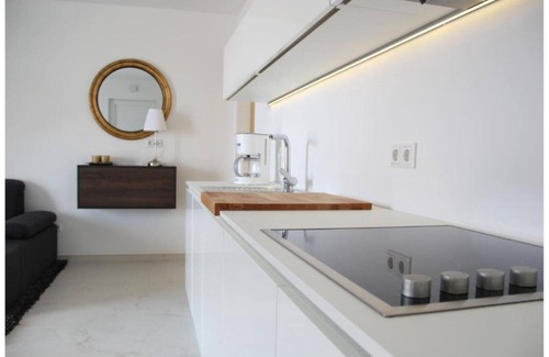 Seget Donji Apartment | Casa Perisia - modern vacation apartment in a wonderful location with a view of the Adriatic Sea