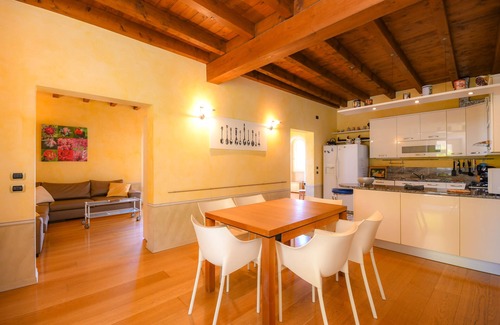 Moniga del Garda House | CASA PETRA&FRANCO: Deluxe 3bdr., Pool, Lake View, Centrally Located, 6-8 people