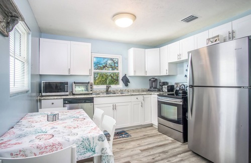 Breezeswept Beach Estates House | Casa Playa | 4 bed/2 bath canalfront getaway on Ramrod Key