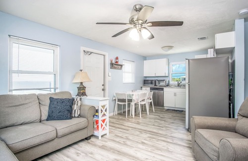 Breezeswept Beach Estates House | Casa Playa | 4 bed/2 bath canalfront getaway on Ramrod Key