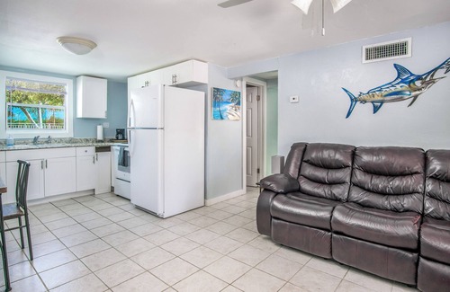 Breezeswept Beach Estates House | Casa Playa | 4 bed/2 bath canalfront getaway on Ramrod Key