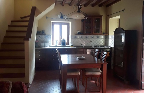 Caprese Michelangelo House | Casa Rosa-Wonderful holiday home with spectacular views of Caprese Michelangelo.