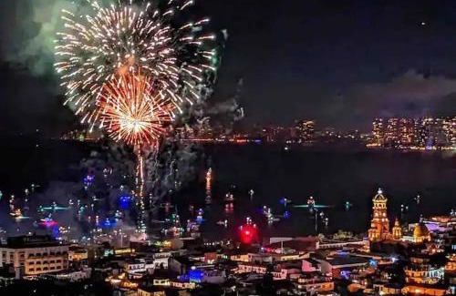 Alta Vista Apartment | Casa Ruby Mae, BEST NYE Fireworks-Heart of Romantic Zone