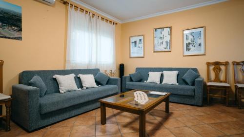 Venta del Moro House | Casa rural en Casas de Moya 'Casa del Pino Gori'