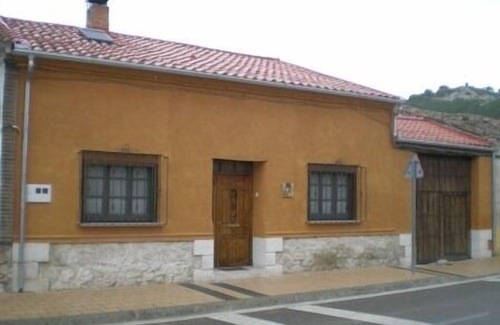 Santibanez de Valcorba Cabin | Casa Rural los Aperos for 6 people