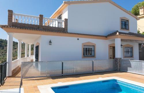 La Cala del Moral Apartment | Casa Rural villa con piscina y parking olias 12
