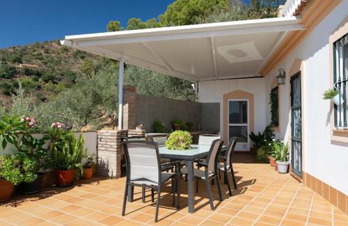 La Cala del Moral Apartment | Casa Rural villa con piscina y parking olias 12