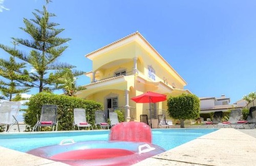 Parchal Villa | Casa Santa Isabel, Wonderful 6 Bedroom Villa Sleeps 12 Located Just Outside The Traditional Seaside
