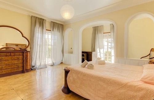 Parchal Villa | Casa Santa Isabel, Wonderful 6 Bedroom Villa Sleeps 12 Located Just Outside The Traditional Seaside