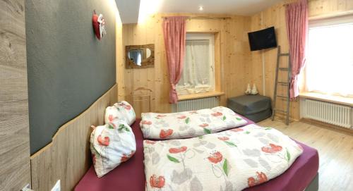 San Giovanni di Fassa Apartment | Casa Sara