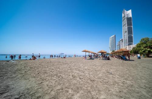 Neapolis Apartment | Casa Sol 3BR Apartment, Balcony, 5Gbps WiFi, Walk to Beach, Promende & Shops
