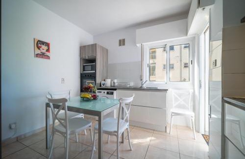 Neapolis Apartment | Casa Sol 3BR Apartment, Balcony, 5Gbps WiFi, Walk to Beach, Promende & Shops