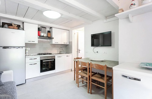 San Teodoro City Centre House | "Casa Solidea" with A/C & Private Garden