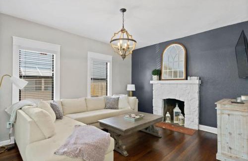 Sunshine Park House | Casa Sunshine - Mediterranean Style Meets Cabana Life