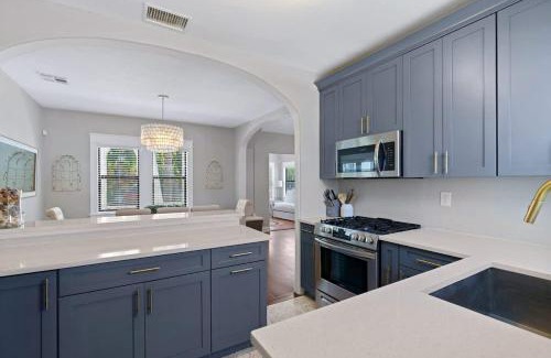 Sunshine Park House | Casa Sunshine - Mediterranean Style Meets Cabana Life