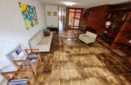 Guarapari House | Casa Super Agradável, 250 metros da praia da Areia Preta, cinco quartos com ar, wifi, garagem, completa