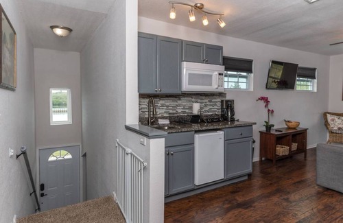 Bayview Apartment | Casa Tranquila, 3 bd2 bath, upper apt, sleeps 6-7