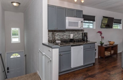 Bayview Apartment | Casa Tranquila, 3 bd2 bath, upper apt, sleeps 6-7