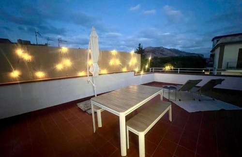 Partanna Apartment | Casa TreMar - Flat with roof top in Mondello
