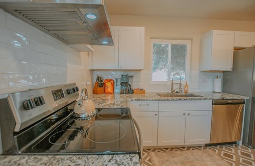 Albuquerque House | Casa Urbana-2BD+2BR+Hot Tub+Pet Friendly+No Pet Fee!