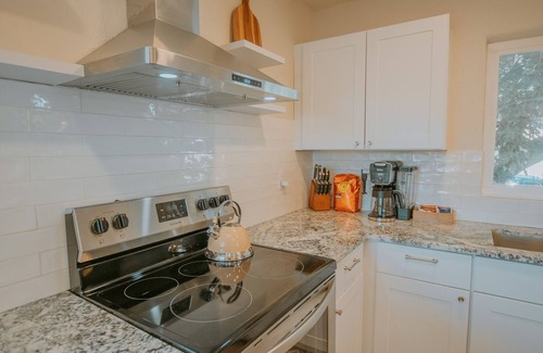 Albuquerque House | Casa Urbana-2BD+2BR+Hot Tub+Pet Friendly+No Pet Fee!