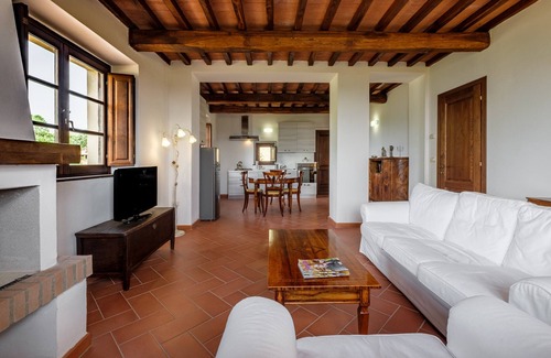 Roccalbegna House | Casa vacanze Melograno Poderone with Terrace, Shared Pool & Wi-Fi