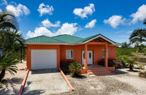 Placencia Villa | Casa Valencia - Modern Pool Family Luxury Sleeps 8