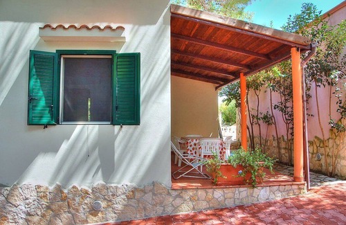 Defensola House | Casa Vea B: A welcoming apartment situated at a short distance from the beach, with Free WI-FI.