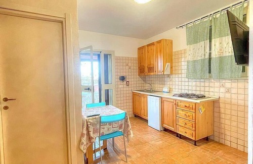 Defensola House | Casa Vea D: A welcoming cottage situated at a short distance from the beach, with Free WI-FI.