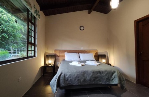 Banos de Agua Santa House | "Casa Verde" en Baños de Agua Santa con vista al volcán Tungurahua