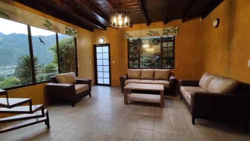 Banos de Agua Santa House | "Casa Verde" en Baños de Agua Santa con vista al volcán Tungurahua