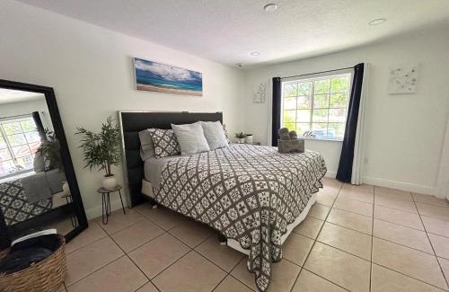 University Park Villa | Casa Vida KingBed, TV, BBQ, 10 Guest