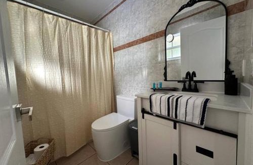 University Park Villa | Casa Vida KingBed, TV, BBQ, 10 Guest