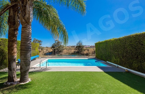 Lagos Ski Chalet | Casa Vista Lago | professionally cleaned | 4-bedroom townhouse | within walking distance of Lagos centre