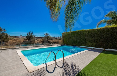 Lagos Ski Chalet | Casa Vista Lago | professionally cleaned | 4-bedroom townhouse | within walking distance of Lagos centre