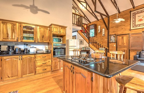 Puerto Viejo de Talamanca Ski Chalet | Casa Ylang Tropical Chalet w/FiberOp