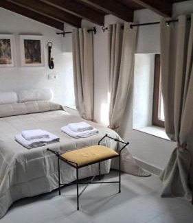 Sotillo de la Adrada Apartment | Casa Ypsilon Olive Oil